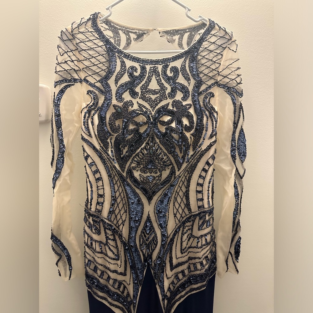 Long blue dress with sleeves